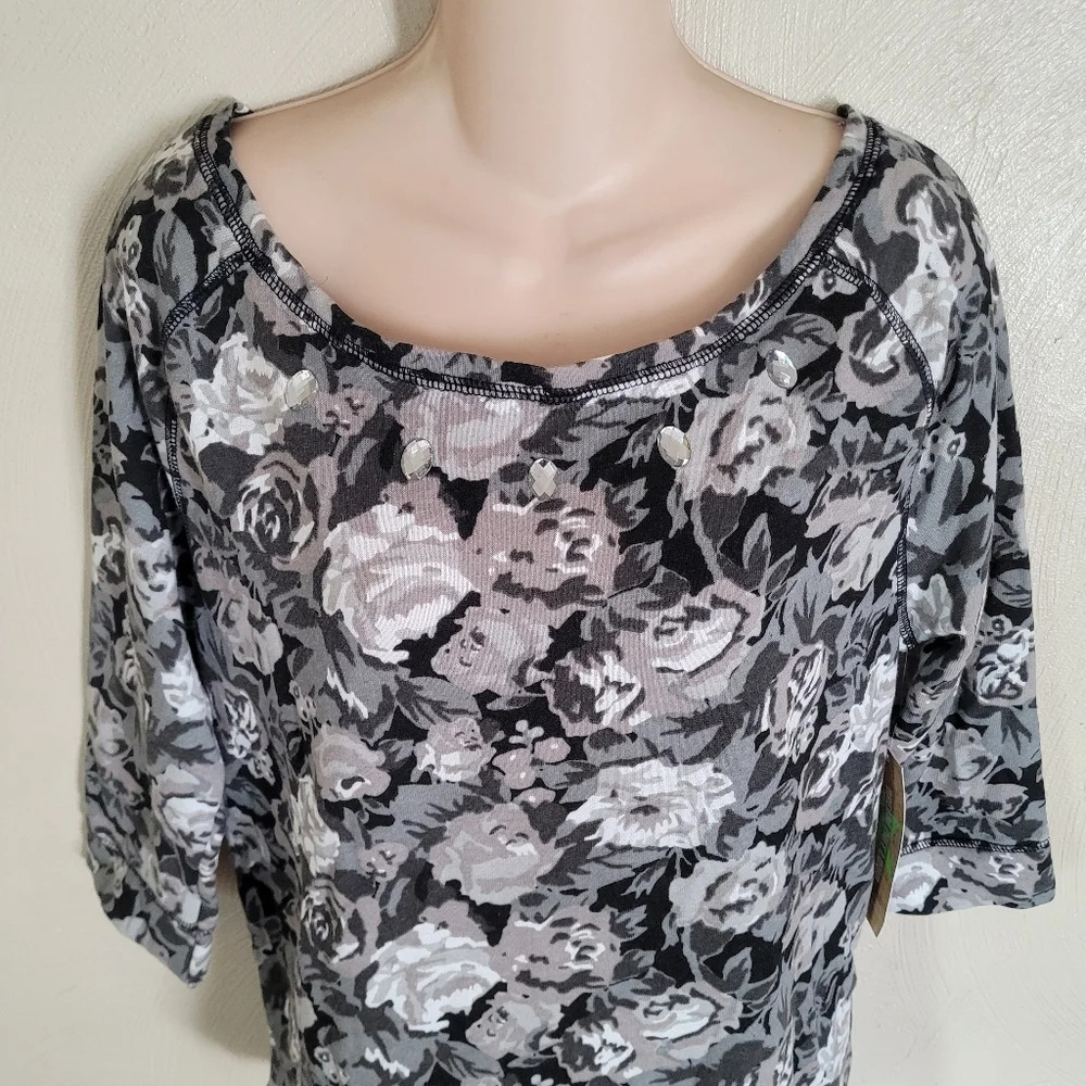 Dream Out Loud Floral Scoop Neck Sweatshirt Top with Gems Size Junior XL NEW - Picture 3 of 9